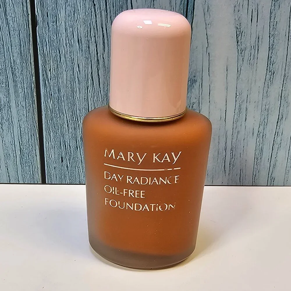 Mary Kay Day Radiance Oil-Free Foundation Rich‎ Bronze #5795 - NIB Old Stock